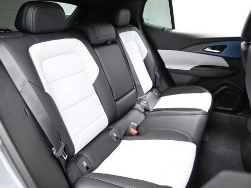 New 2026 Chevrolet Equinox EV LT w/ LPO, Blackout Package AWD/4WD image 13
