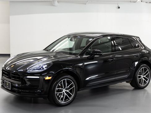 Used 2025 Porsche Macan AWD/4WD image 2