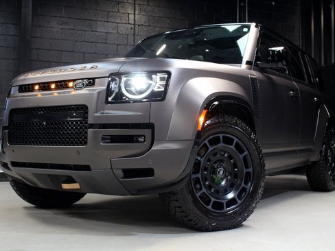 Used 2025 Land Rover Defender 110 AWD/4WD image 91