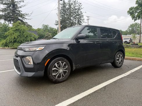 Used 2021 Kia Soul LX FWD image 3
