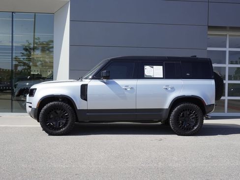 Used 2024 Land Rover Defender 110 SE AWD/4WD image 8