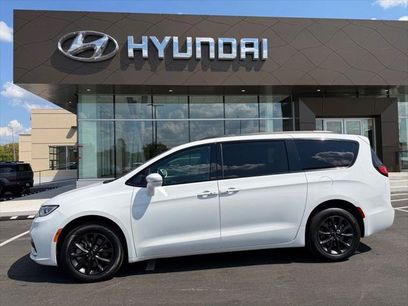 Used 2021 Chrysler Pacifica Touring-L w/ S Appearance Package