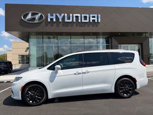 Used 2021 Chrysler Pacifica Touring-L w/ S Appearance Package AWD/4WD image 1