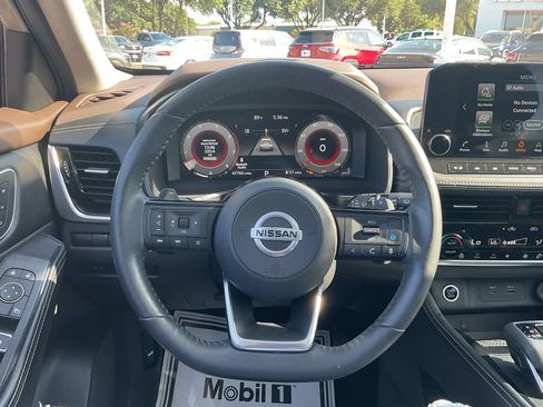 Used 2021 Nissan Rogue Platinum FWD image 24