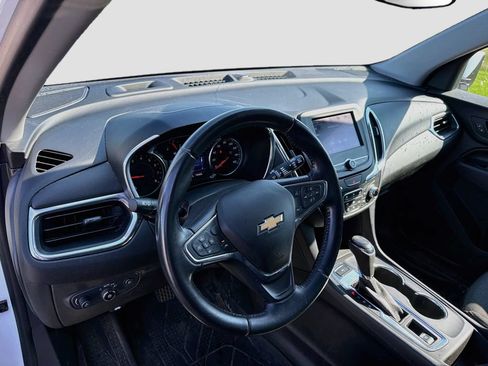 Used 2020 Chevrolet Equinox LT w/ Driver Convenience Package AWD/4WD image 9