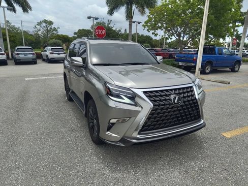Used 2023 Lexus GX 460 Premium w/ Accessory Package AWD/4WD image 4