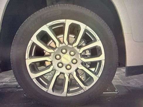 Used 2021 GMC Acadia Denali w/ Denali Technology Package FWD image 9