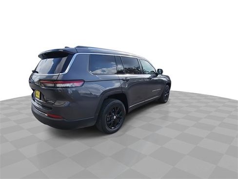 Used 2023 Jeep Grand Cherokee L Limited w/ Luxury Tech Group II image 8