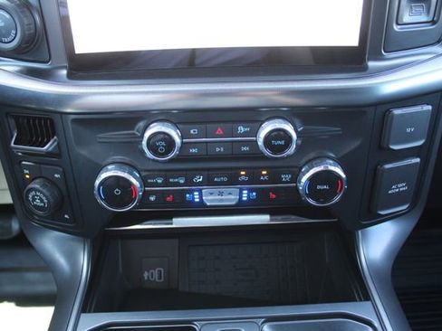 Used 2025 Ford F150 Lariat w/ Equipment Group 501A Mid image 32