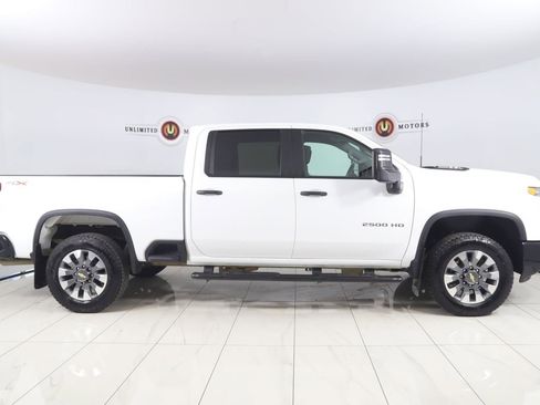 Used 2024 Chevrolet Silverado 2500 Custom AWD/4WD image 2