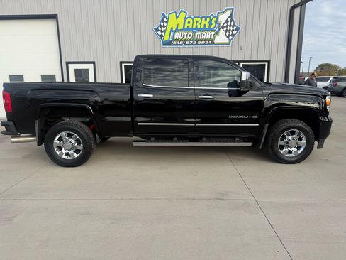 Used 2016 GMC Sierra 3500 Denali w/ Duramax Plus Package image 7