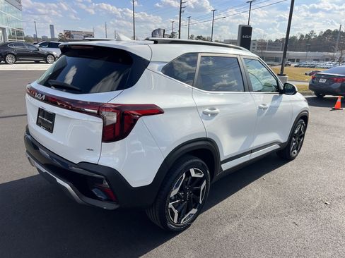 Certified 2025 Kia Seltos SX w/ SX Sunroof Package image 7