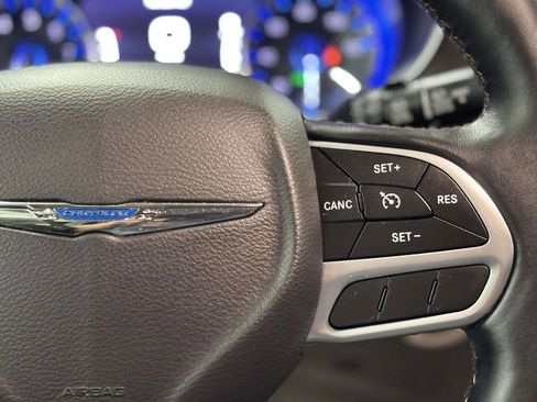 Used 2017 Chrysler Pacifica Touring-L Plus w/ Tire & Wheel Group FWD image 37