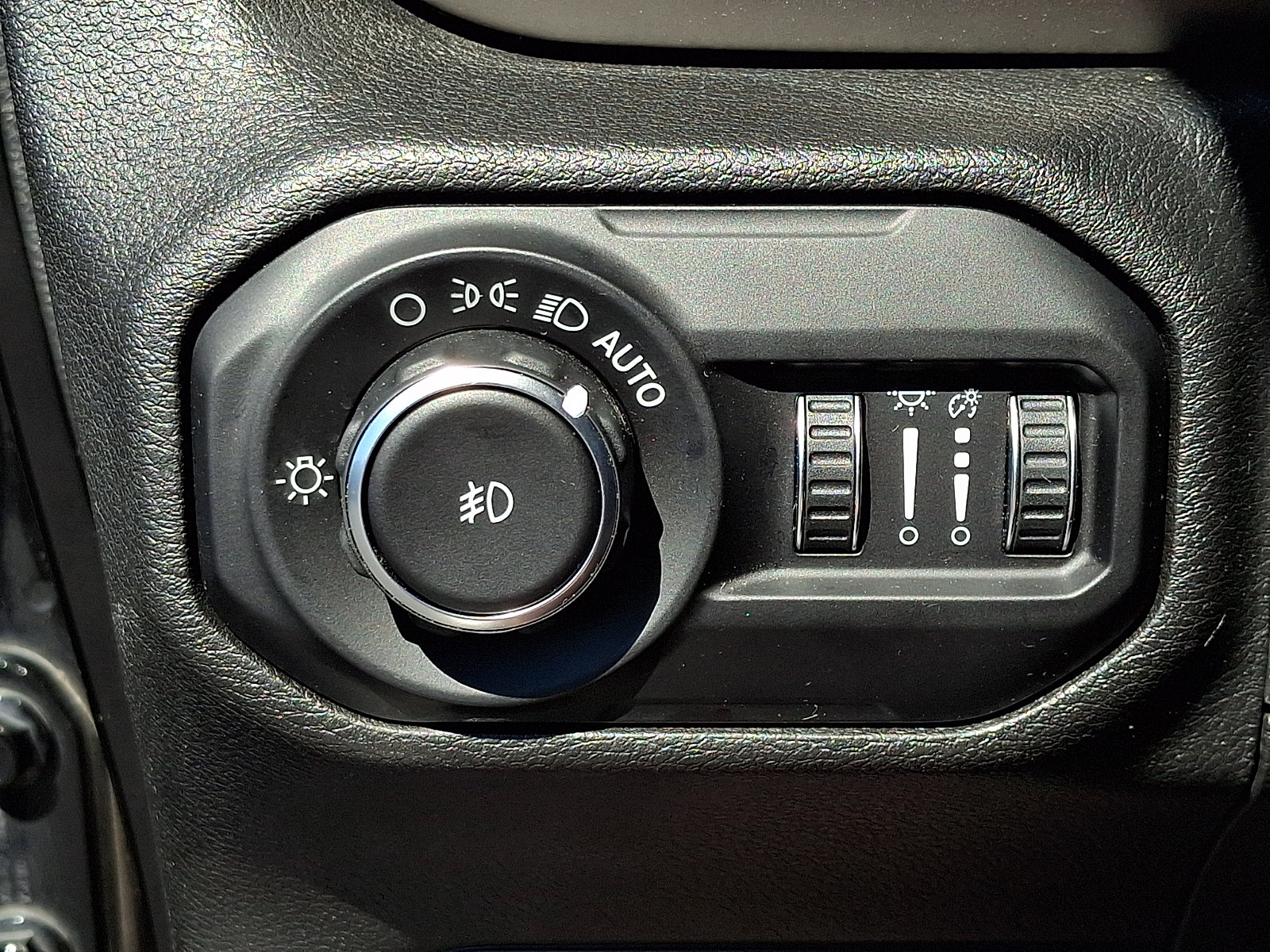 Certified 2019 Jeep Wrangler Sport AWD/4WD image 25