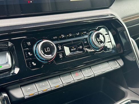 Used 2025 GMC Sierra 1500 AT4 w/ AT4 Premium Package image 14