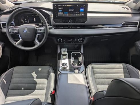 Used 2025 Mitsubishi Outlander SE AWD/4WD image 16
