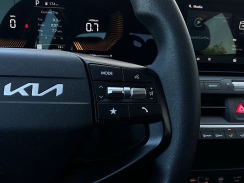 Used 2025 Kia K4 LXS image 35