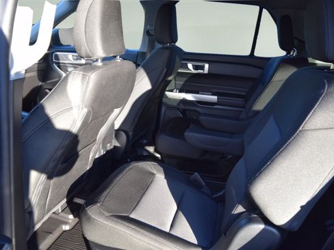 Certified 2023 Ford Explorer XLT image 6