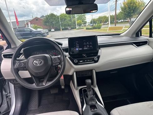 Used 2024 Toyota Corolla Cross L AWD/4WD image 15