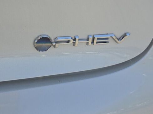 Used 2025 Toyota Prius Plug-In Hybrid FWD image 30