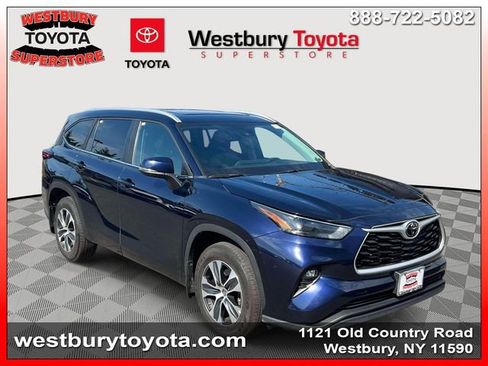 Used 2023 Toyota Highlander XLE AWD/4WD image 1