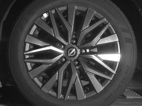 Used 2025 Nissan Altima 2.5 SV FWD image 14