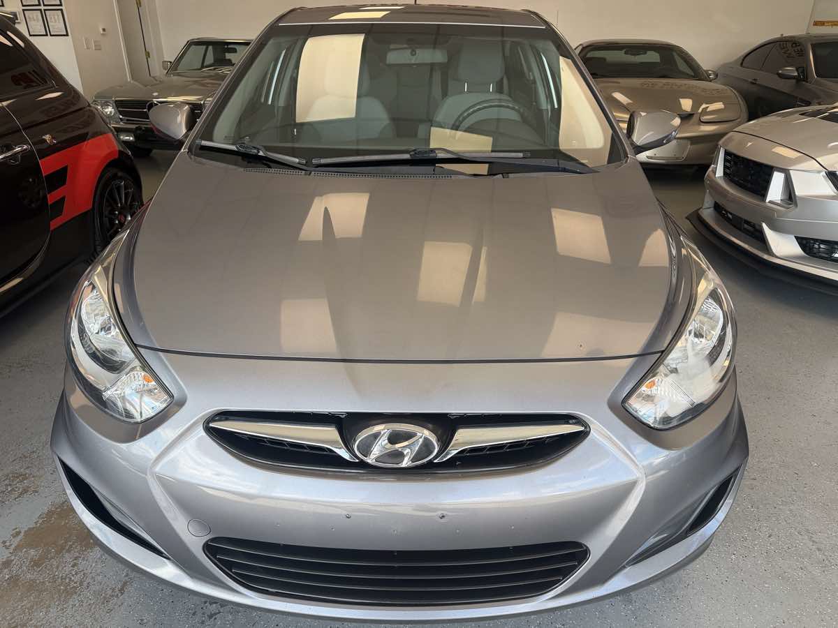 Used 2013 Hyundai Accent GLS FWD image 2