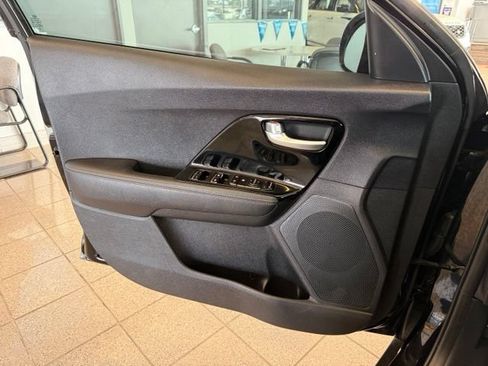 Used 2019 Kia Niro EX FWD image 20