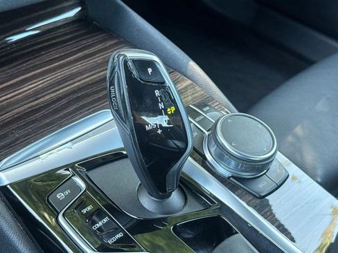 Used 2019 BMW 530e RWD image 18