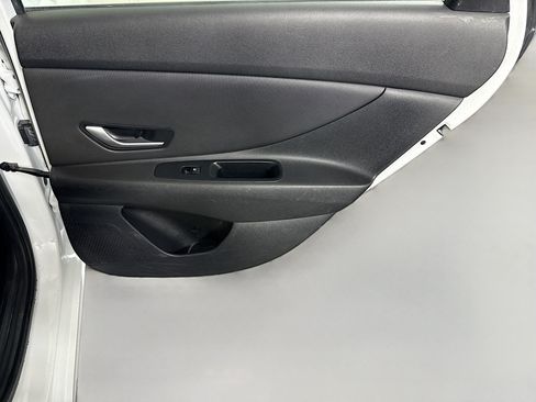 Used 2022 Hyundai Elantra SEL w/ Convenience Package FWD image 28