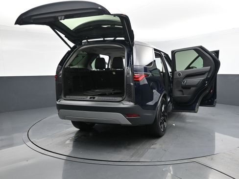 Used 2023 Land Rover Discovery S image 31
