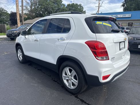 Used 2020 Chevrolet Trax LT w/ LT Convenience Package FWD image 9