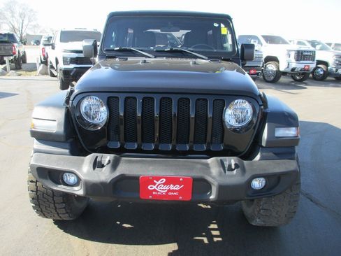 Used 2018 Jeep Wrangler Unlimited Sport image 9