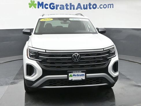 Used 2025 Volkswagen Atlas Peak Edition SE AWD/4WD image 4