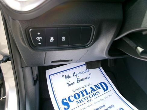 Used 2025 Kia Soul LX w/ LX Technology Package FWD image 14