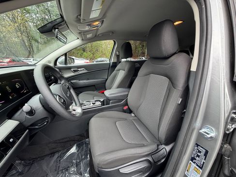 Used 2025 Kia Sportage LX image 36