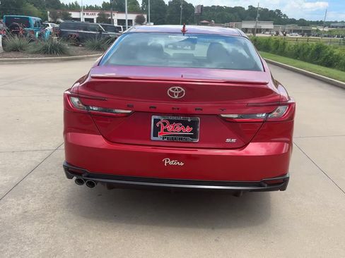Used 2025 Toyota Camry SE w/ Convenience Package FWD image 8