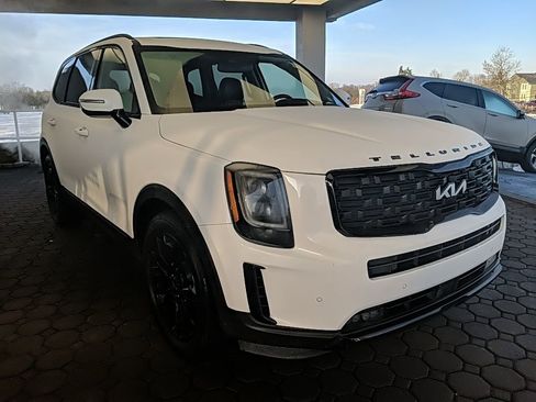 Used 2022 Kia Telluride SX w/ SX Prestige Package image 3
