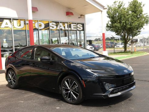 Used 2024 Toyota Prius XLE AWD/4WD image 4