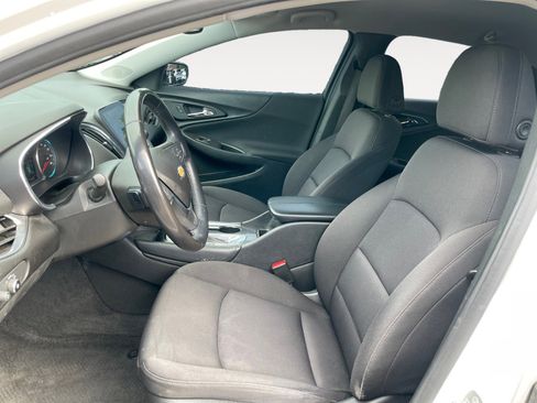 Used 2018 Chevrolet Malibu LT FWD image 12