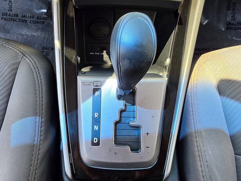 Used 2013 Hyundai Elantra GLS FWD image 39