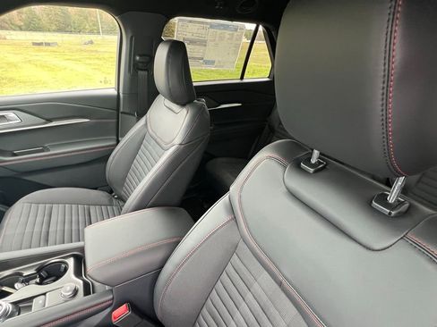 New 2026 Ford Explorer ST-Line w/ ST-Line Street Pack image 11