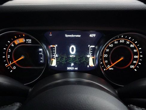 Used 2023 Jeep Gladiator Sport image 10