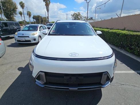 Used 2025 Hyundai Kona SEL image 3