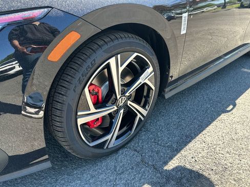 New 2026 Volkswagen GTI SE FWD image 7