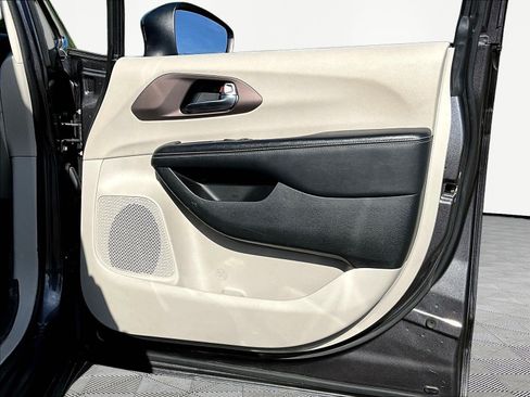 Used 2023 Chrysler Voyager LX FWD image 24