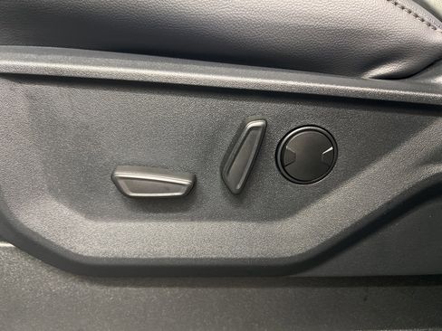 New 2026 Ford F250 Lariat w/ Black Appearance Package image 31