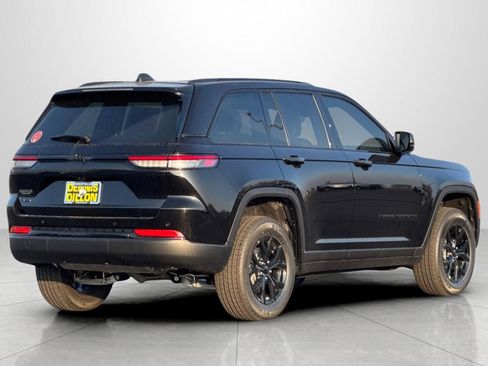 New 2025 Jeep Grand Cherokee Altitude image 5