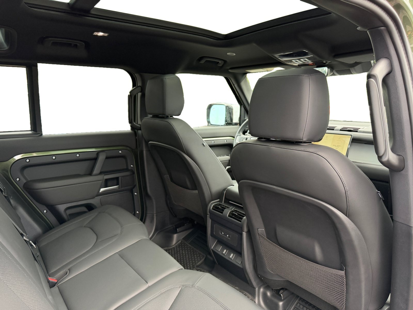 New 2026 Land Rover Defender 110 X-Dynamic SE AWD/4WD image 20