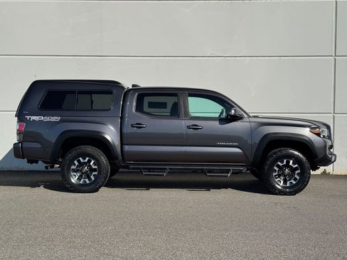 Used 2020 Toyota Tacoma TRD Off-Road w/ Technology Package AWD/4WD image 8